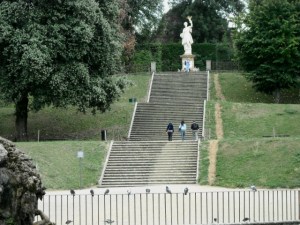 As we say, everything is up. In the background, an allegorical figure in marble, called Abundance